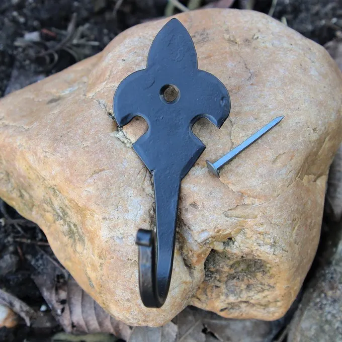 Eisen Wandhaken Lilie 2 Eisen Wandhaken Lilie – Bild 2