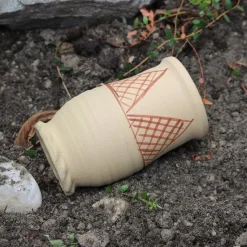 Pingsdorf Tasse 10-12th Jahrhundert -Celtic Web Merchant Geschaft pingsdorf tasse 10 12th jahrhundert 2